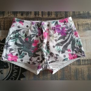 Flowered short
